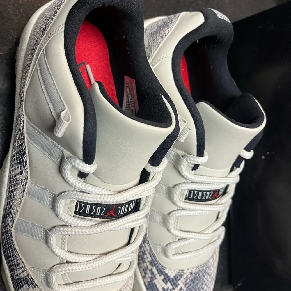 The Air Jordan 11 Low LE “Snakeskin” sz 11.5